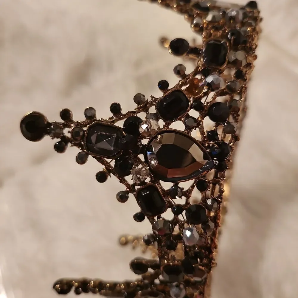 A full round tiara worn twice has 2 stones missing, beautiful!!!